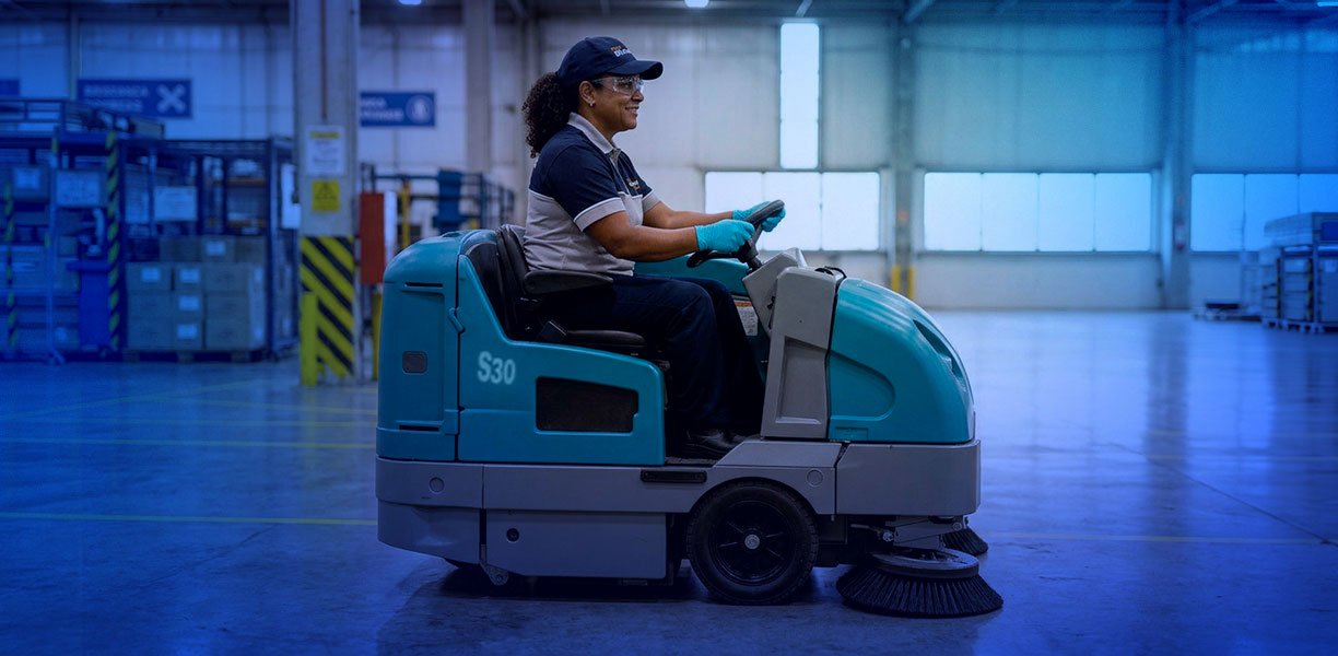 O que é limpeza industrial e por que ela é diferente da limpeza comum